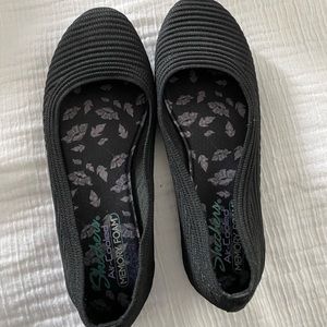 Skechers size 9 memory foam black flats. Lightly worn